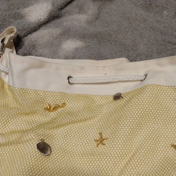 Vintage Women's, handbag and matching toe sandal in gold. - Picture 7 of 9